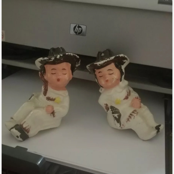 Vintage Kissing Native American Indian Salt & Pepper Shakers Battle Scar… - Picture 2 of 2